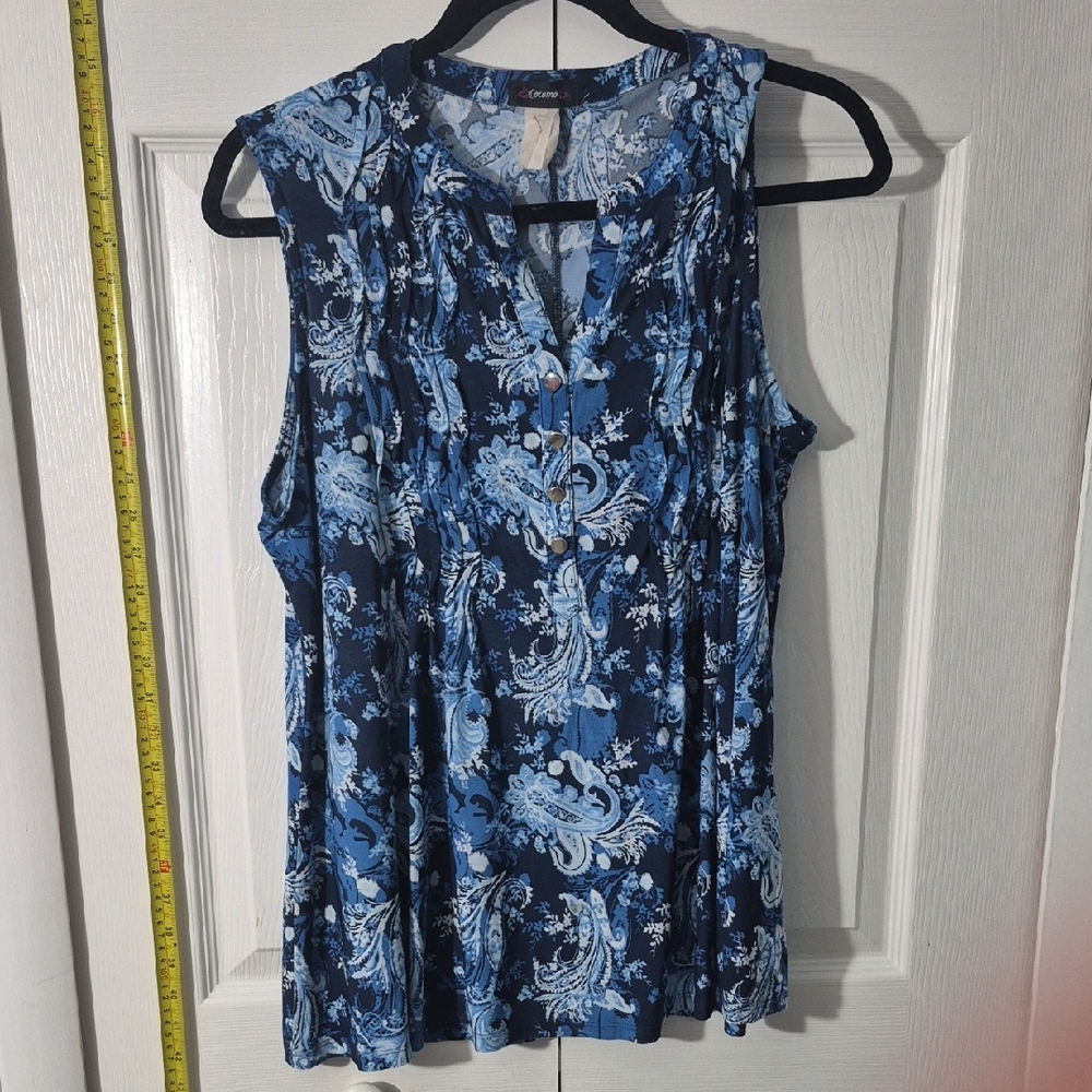 😺 2 for$12 Or 3 for$15 😺 Crown & Ivy Navy and Light Blue Patterned Blouse
